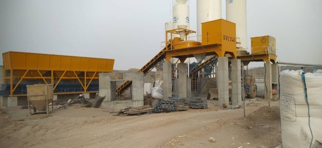 Aggregate bins in front of the silos
